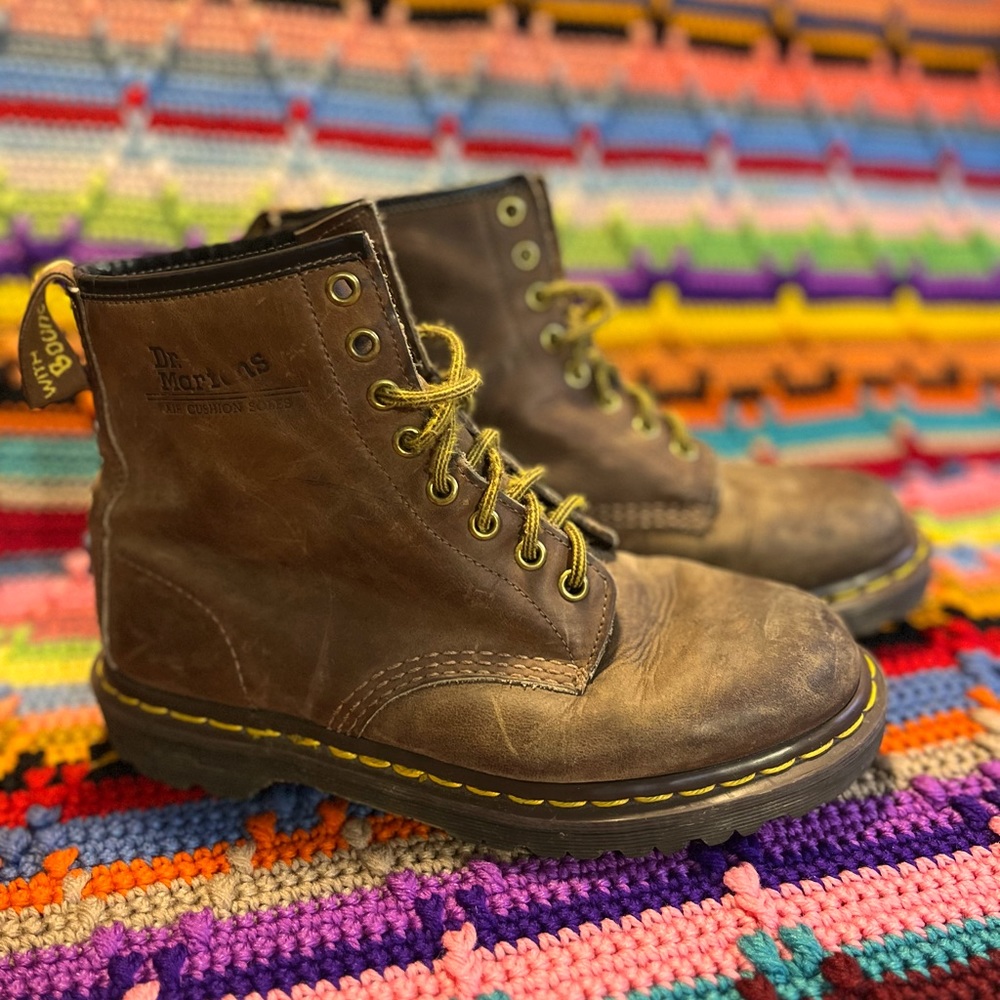 Dr Marten’s 1460 CRAZY HORSE LEATHER LACE UP BOOTS Size W8